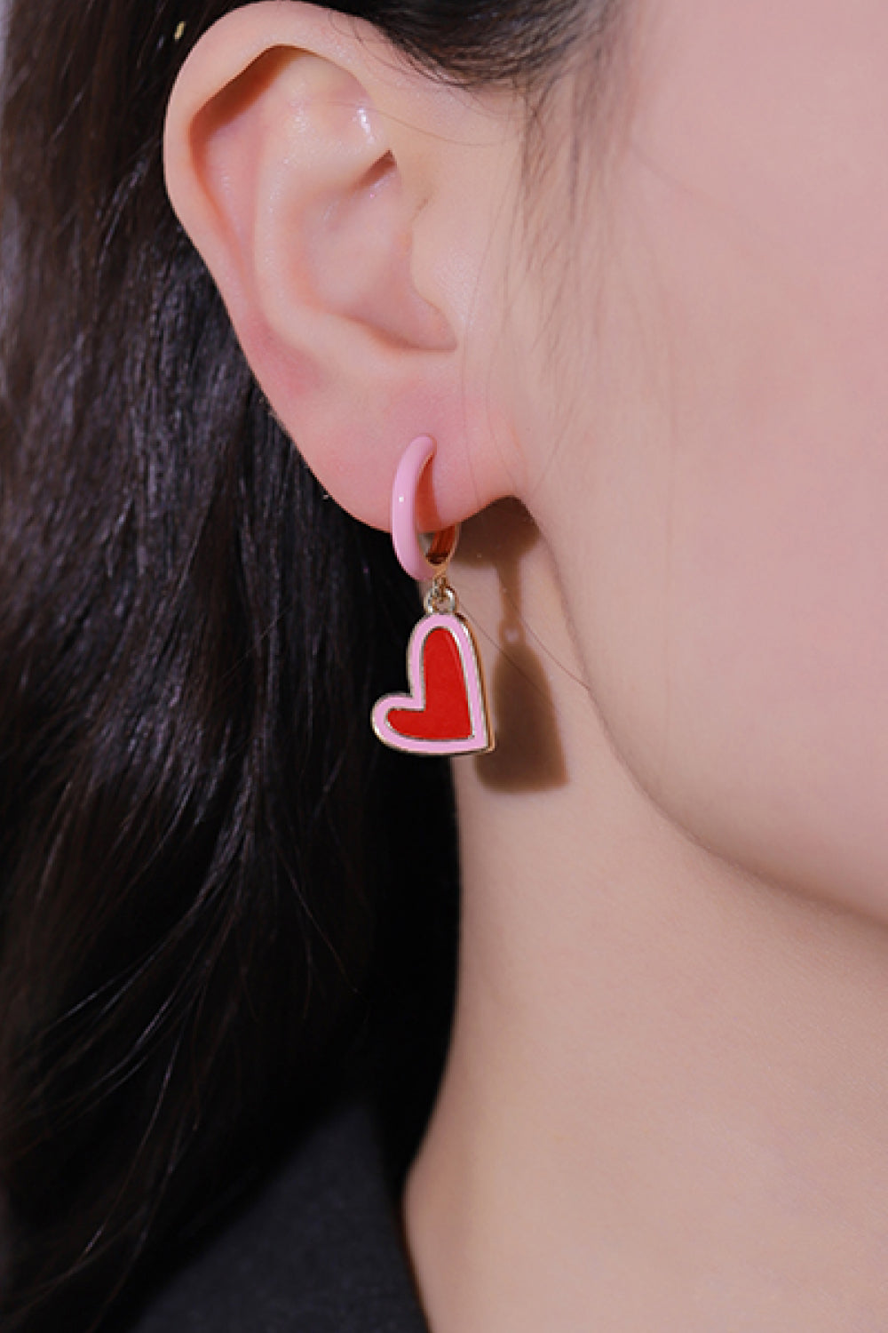 Poshoot  Contrast Heart-Shaped Drop Earrings